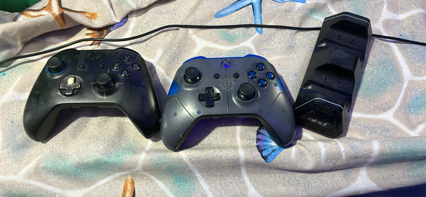 Custom Xbox Controller + Charger - photo 4
