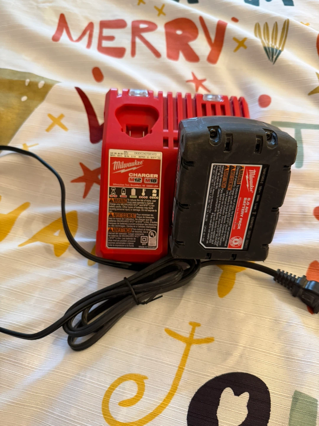 Milwaukee M12/M18 Battery Charger & 5.0 AH Battery Pack - photo 2