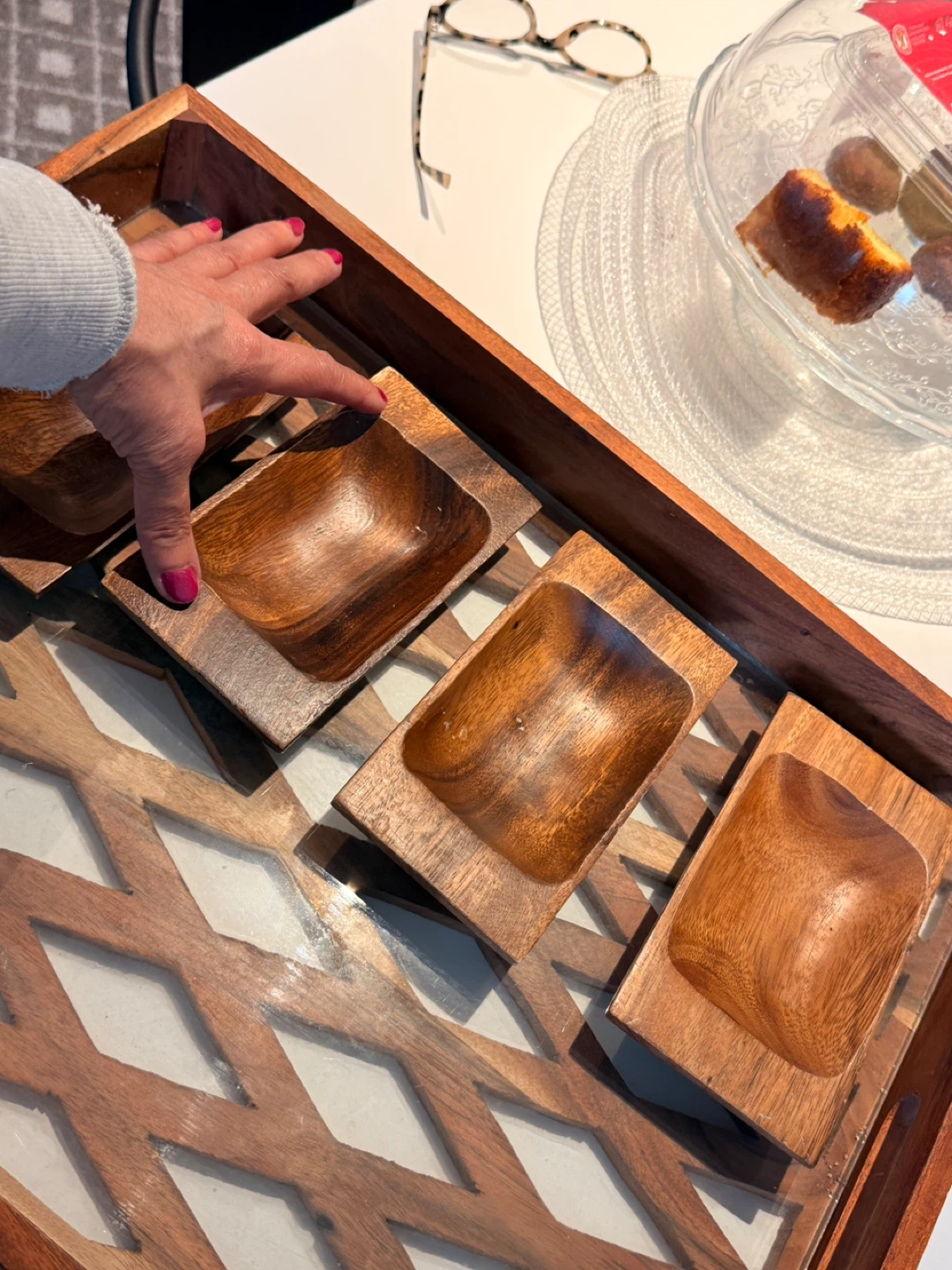 Wood cheese board with 4 Small Bowls - photo 2