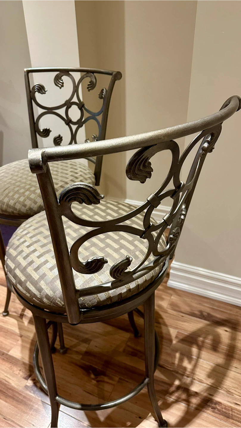 Set of 2 High-End Swivel Bar Stools