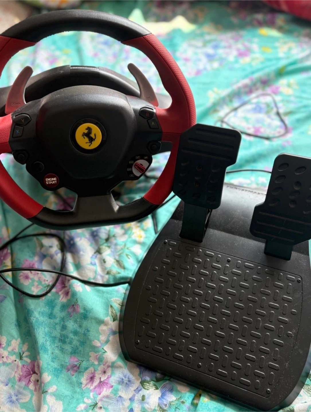 Ferrari Racing Wheel & Pedal Set - photo 2