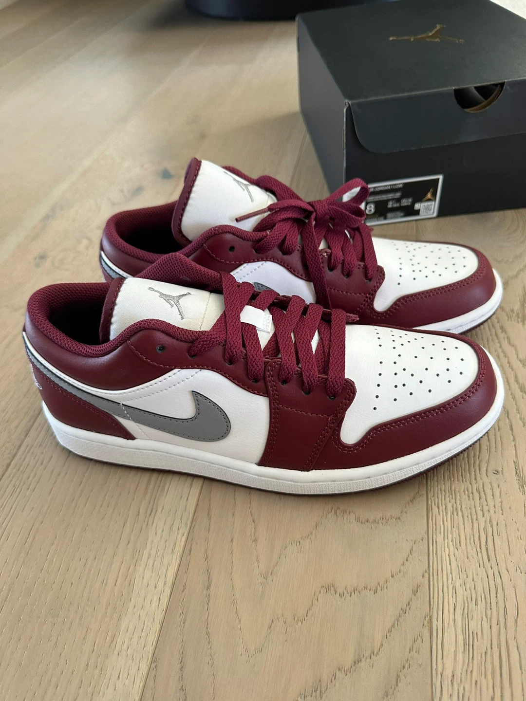 New men’s size 8 Jordan low sneakers - photo 3
