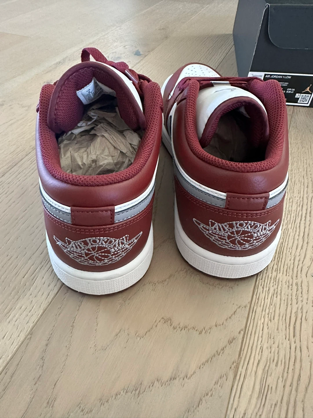 New men’s size 8 Jordan low sneakers - photo 4