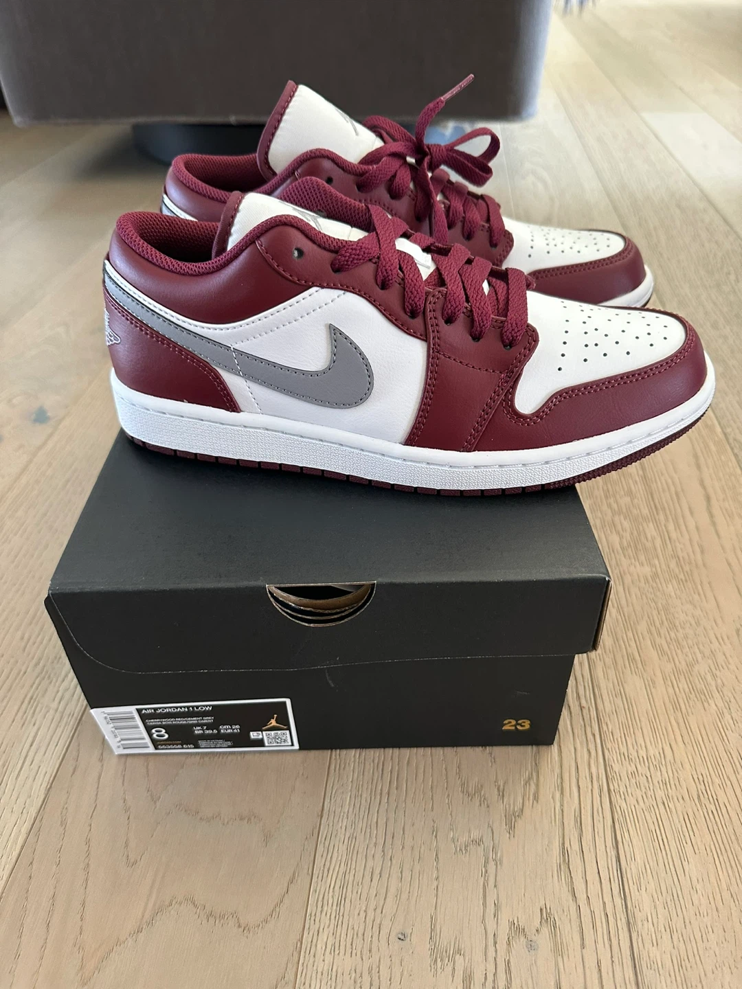 New men’s size 8 Jordan low sneakers