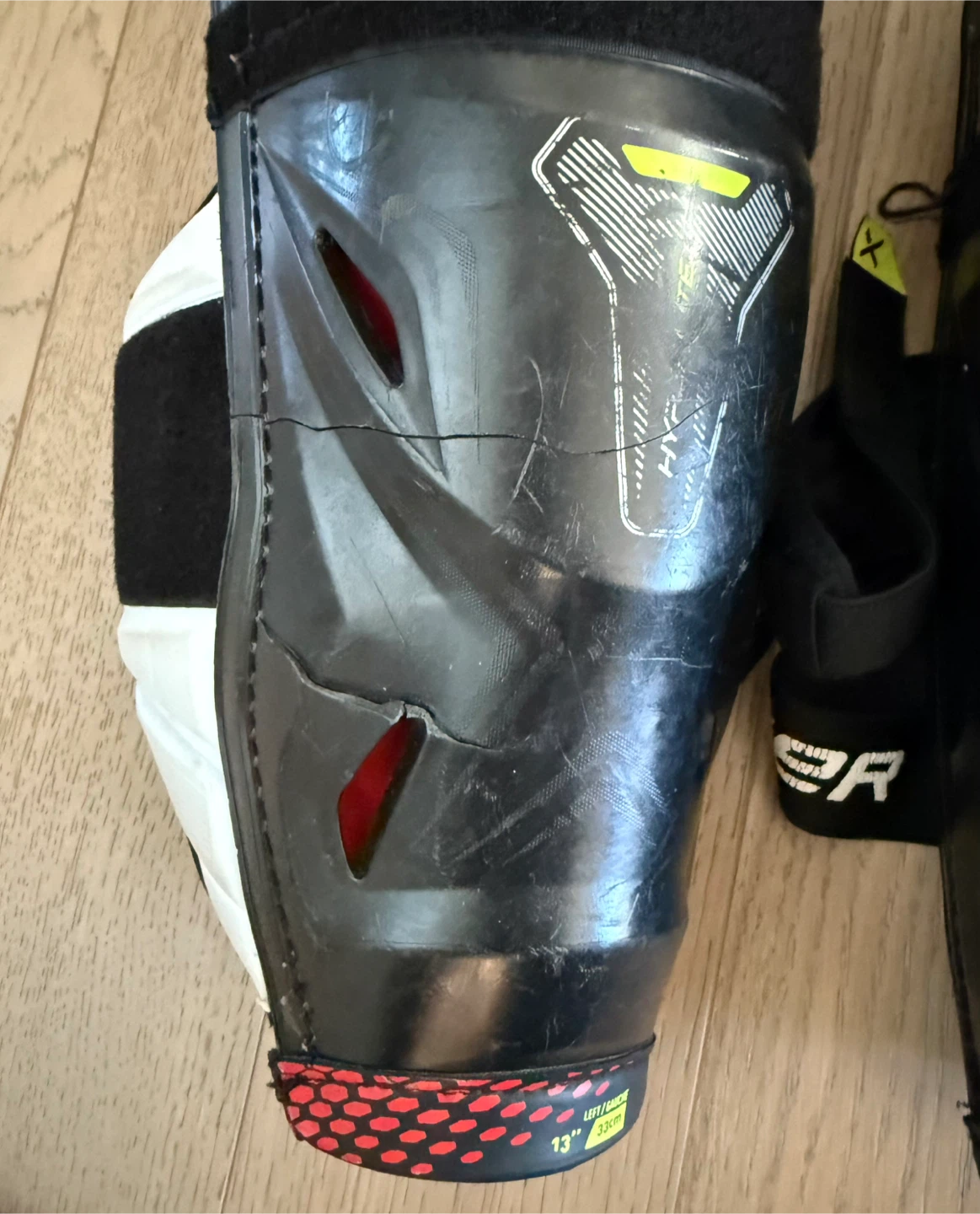 Bauer flylite 13” hockey shin guards - photo 2