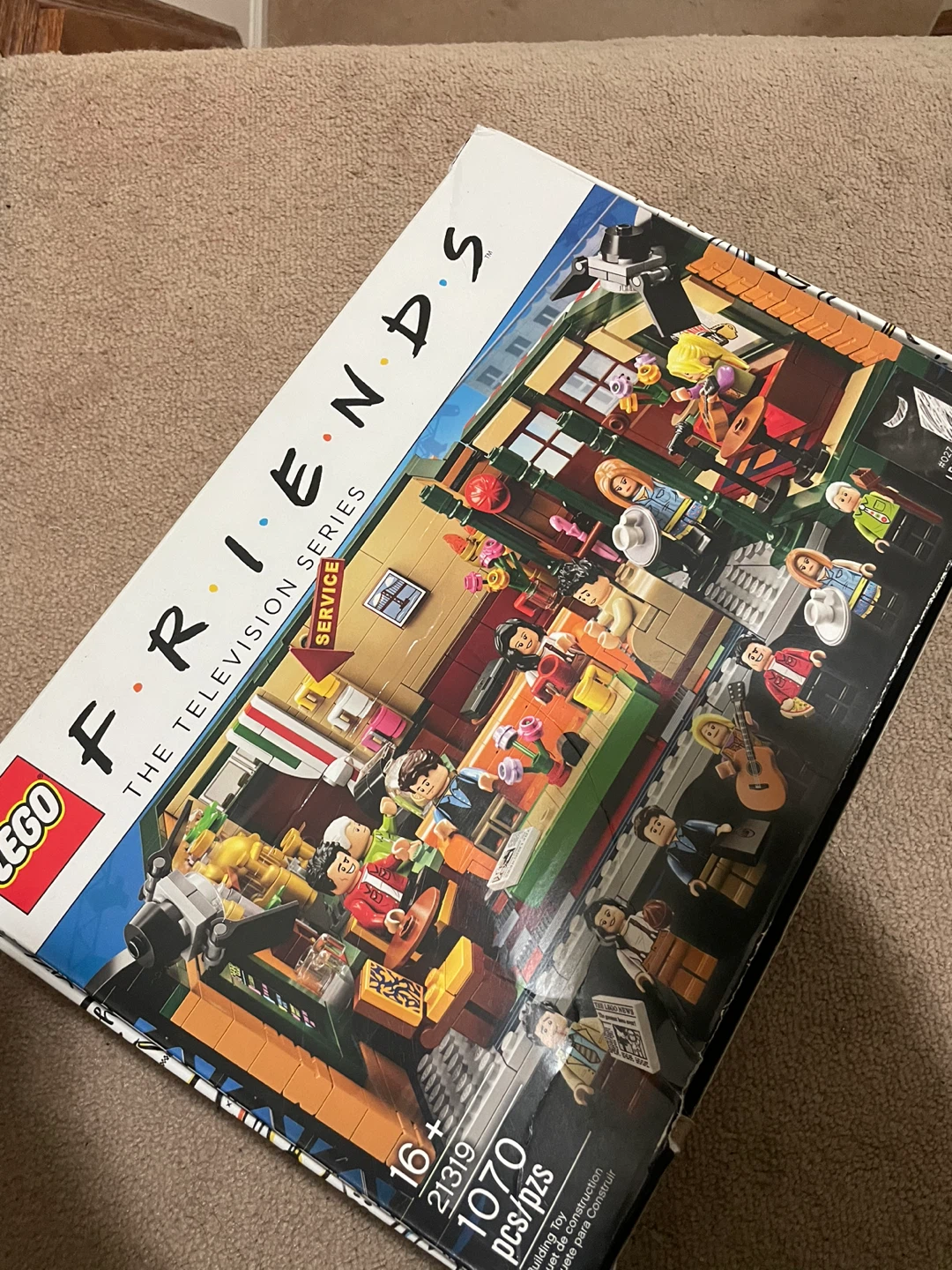 Lego Friends Central Perk 21319 - New in Box!