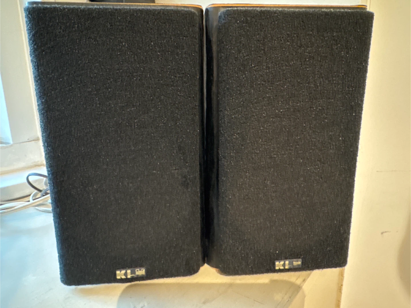 KLH AV-1001 Bookshelf Speakers