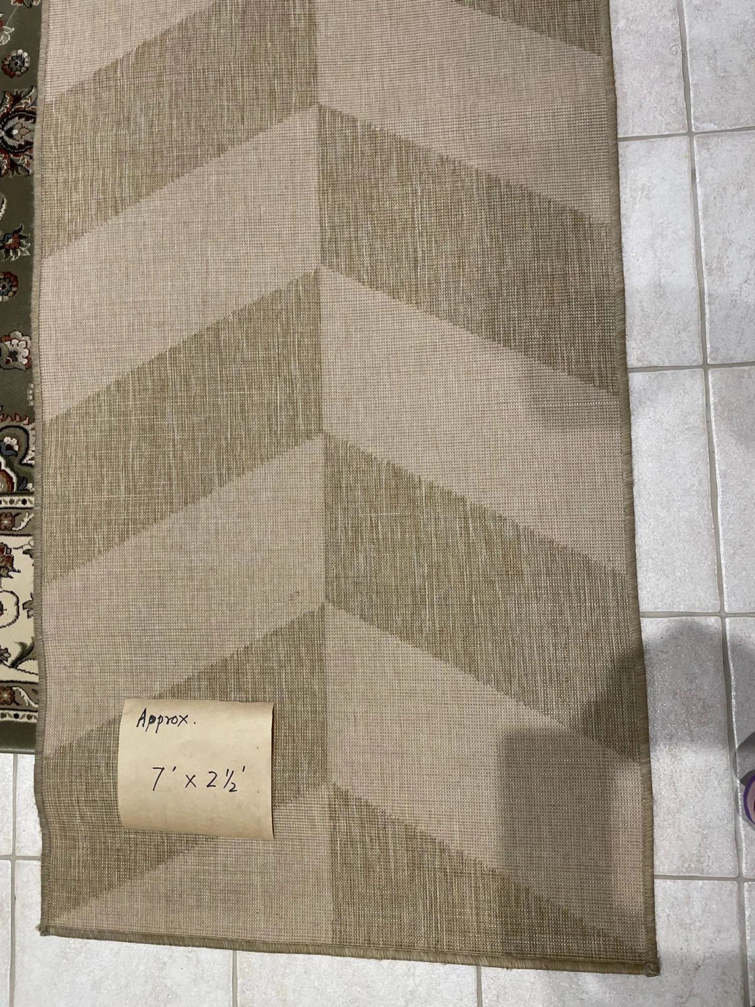 Area Rug - 7' x 2.5'