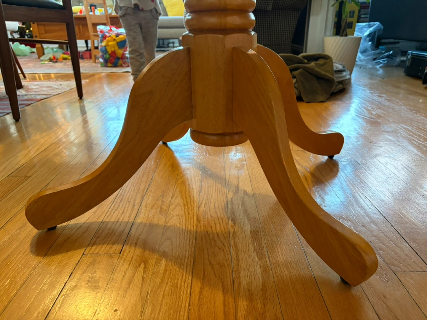Round Wooden Table- Real wood, drop-leaf, well-designed - photo 3