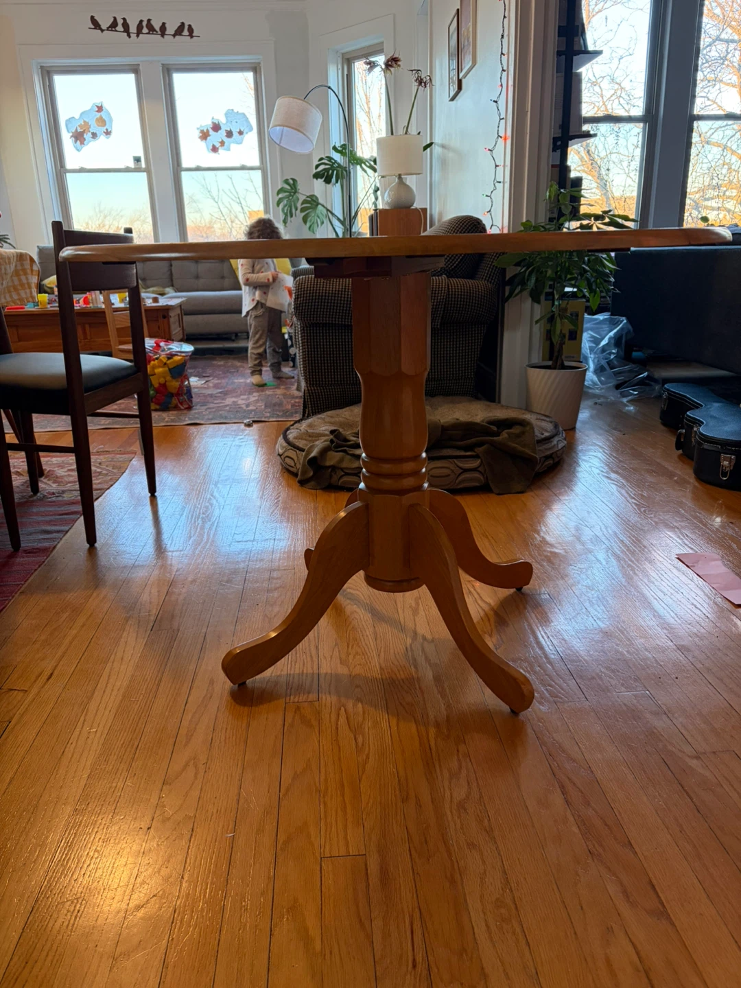 Round Wooden Table- Real wood, drop-leaf, well-designed - photo 2