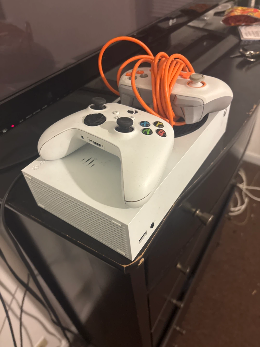 Xbox One S console with 2 controllers - photo 2