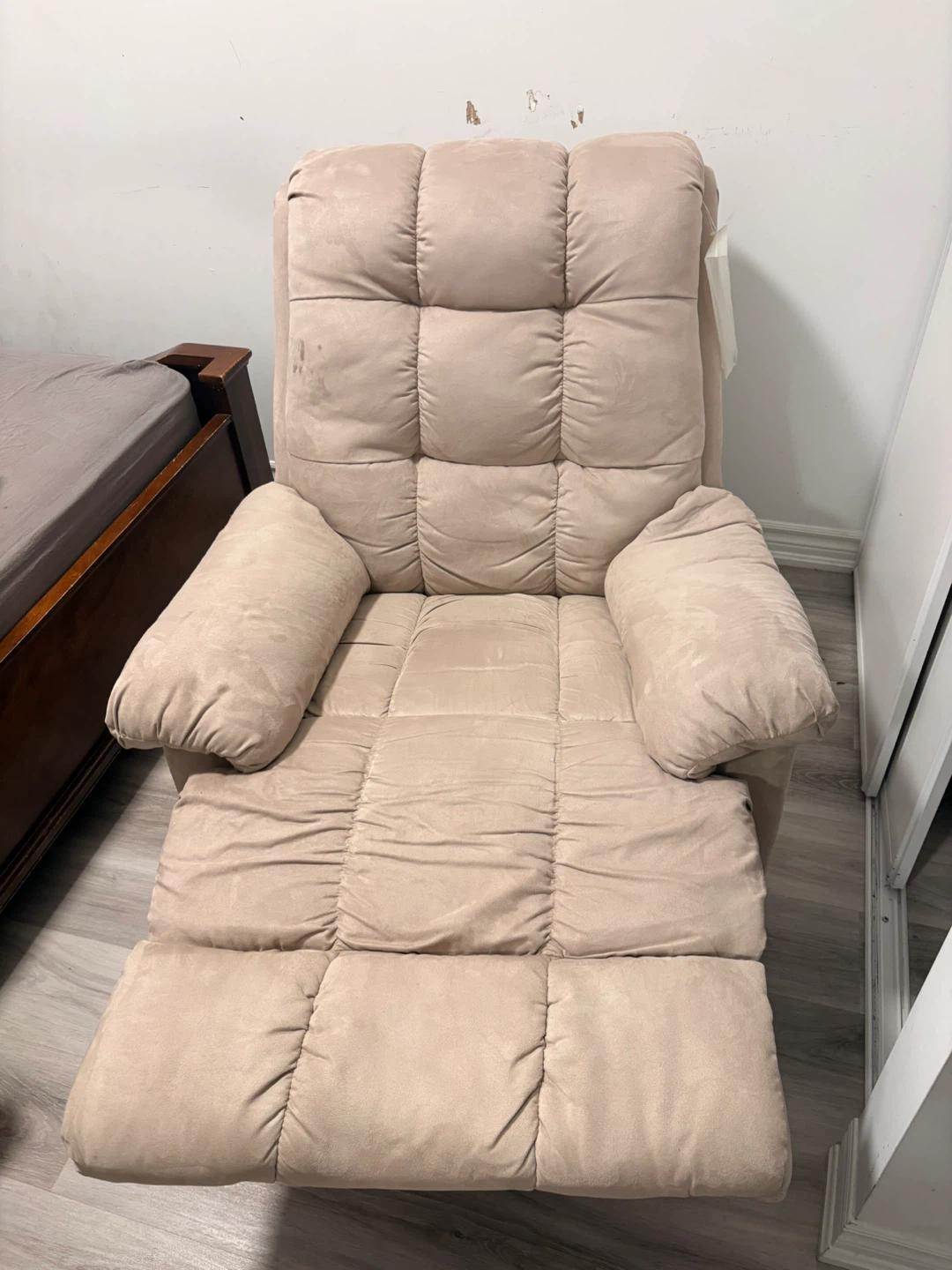 Beige Recliner Chair - photo 2
