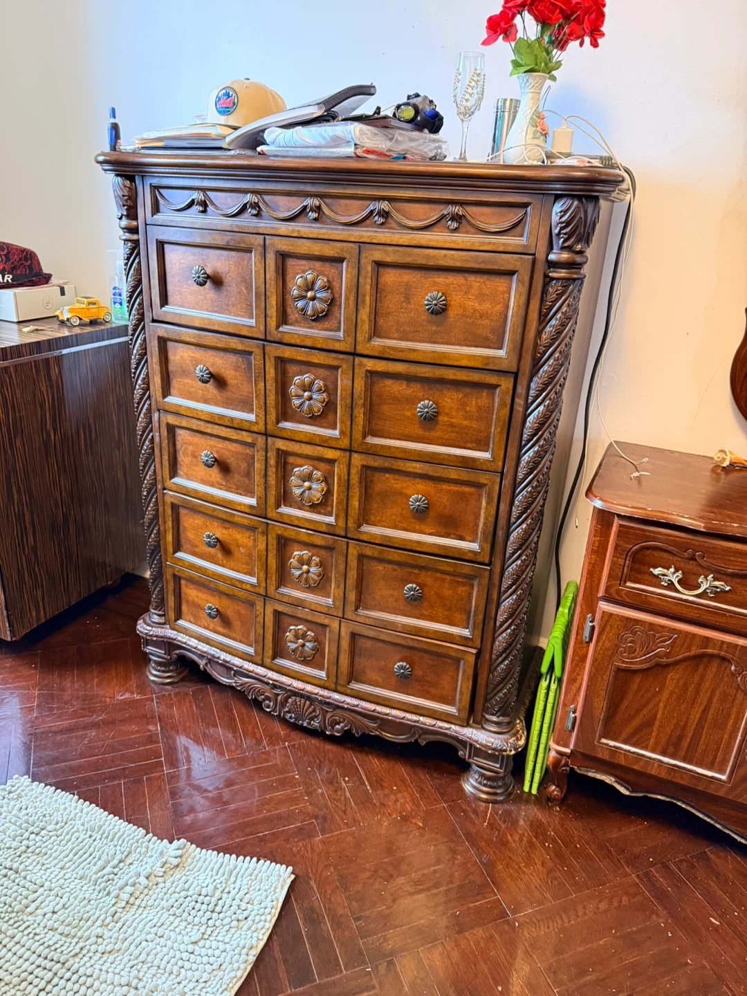Antique Style Wood Dresser & Bed Frame - photo 3