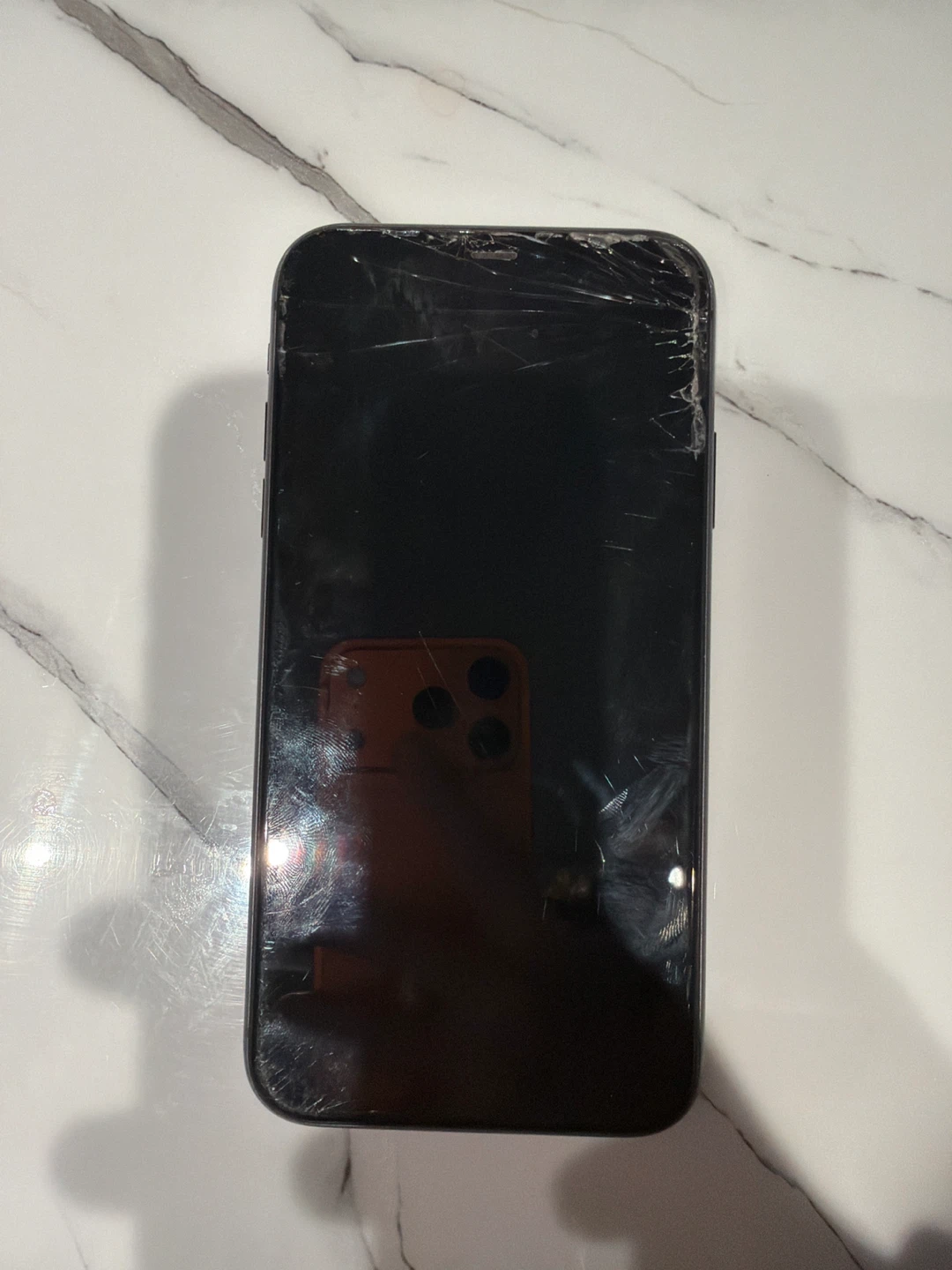 Black iPhone 11 - Damaged Screen