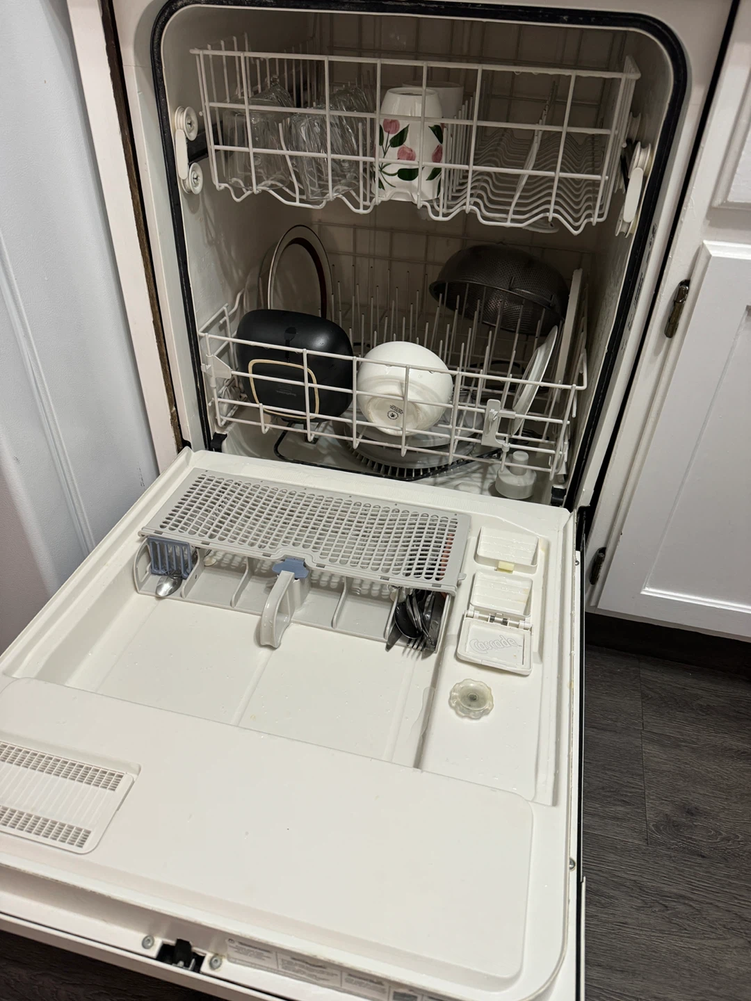 Whirlpool Dishwasher - White - photo 2