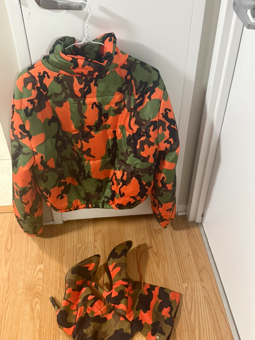 Camouflage Puffer Jacket and Boots Set - photo 3