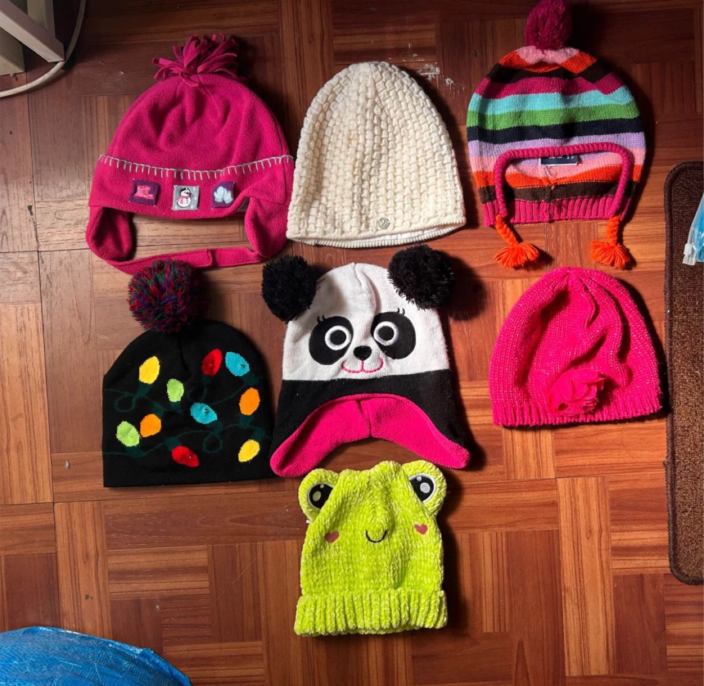 3T winter hats 7 pieces 🥕