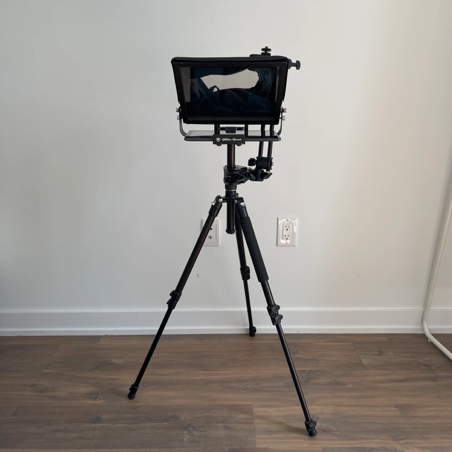 Glide Gear teleprompter (comes with tablet and tripod)