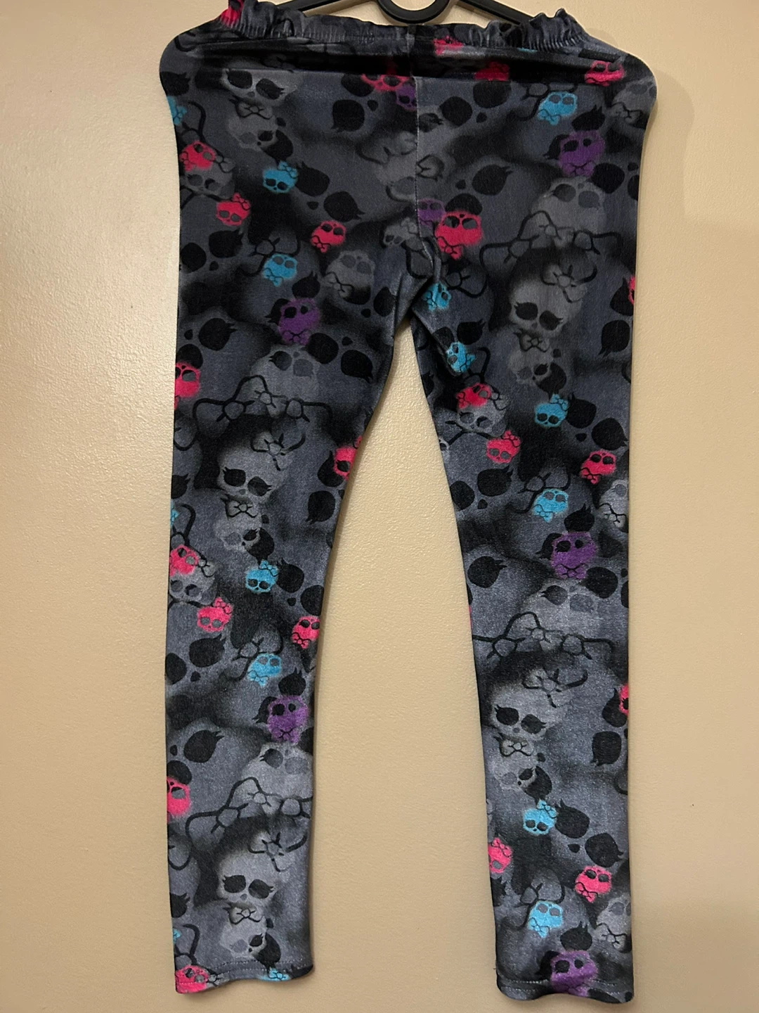 Monster High Pajamas girls size 7/8 - photo 5