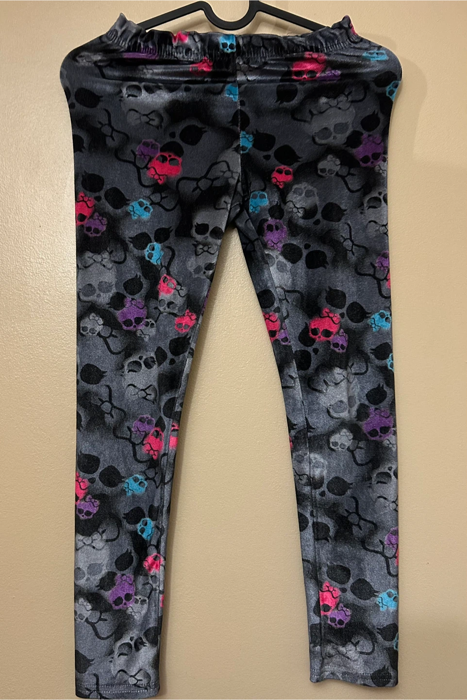 Monster High Pajamas girls size 7/8 - photo 3
