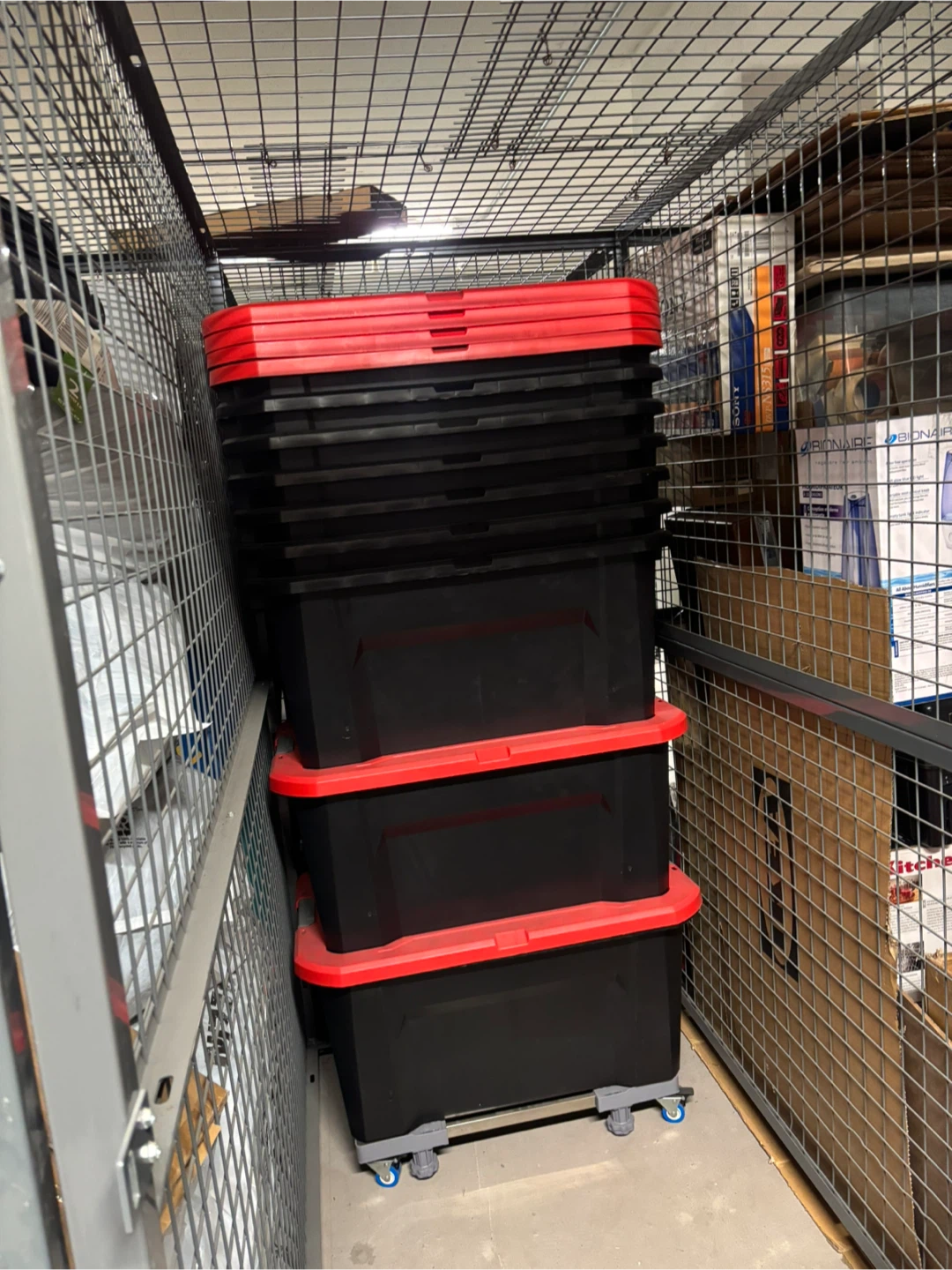Craftsman 30-Gallon/113L Storage Tote - Black/Red - photo 2