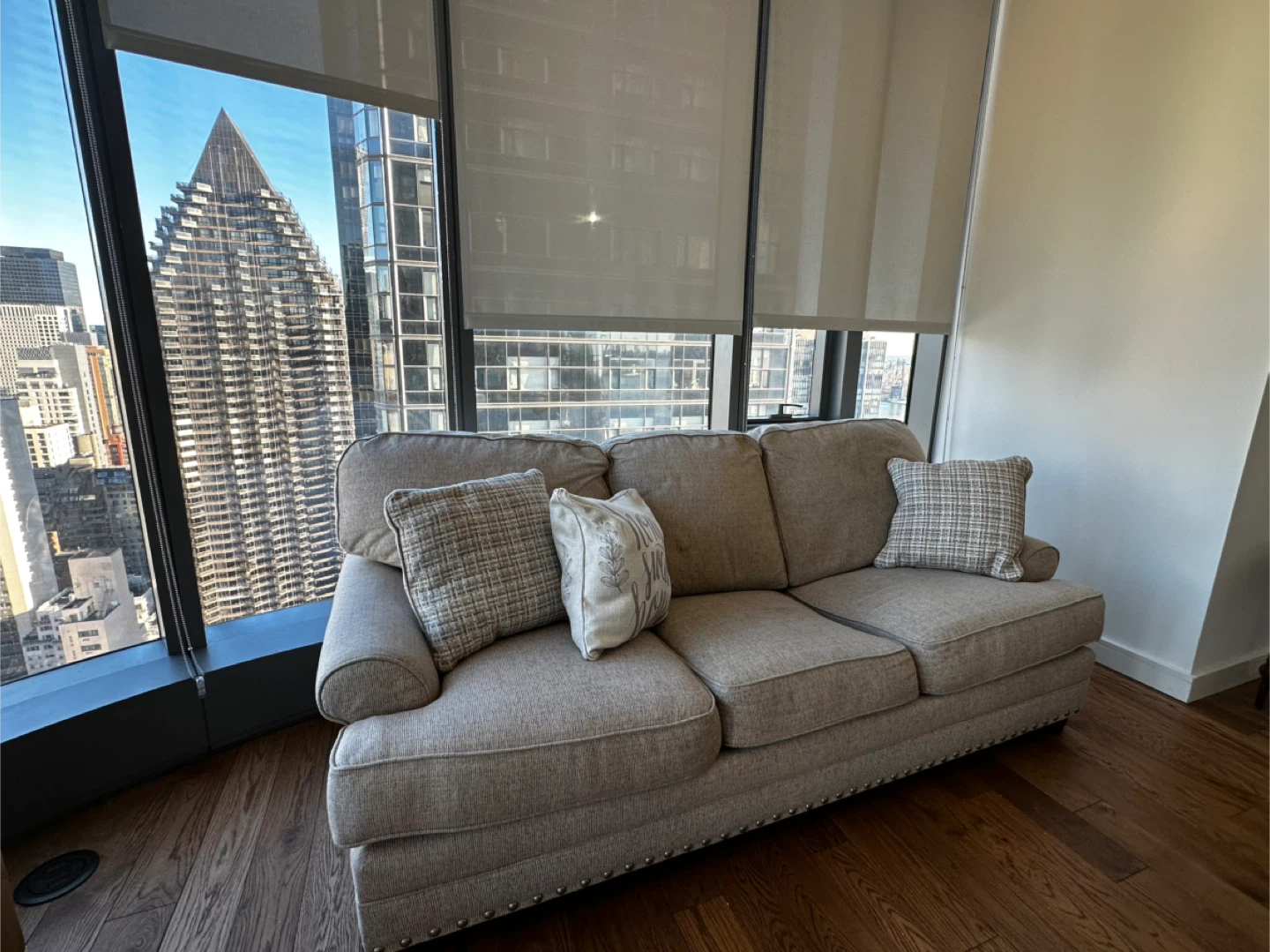 3 Seater Sleeper Sofa/FREE ITEMS - photo 4