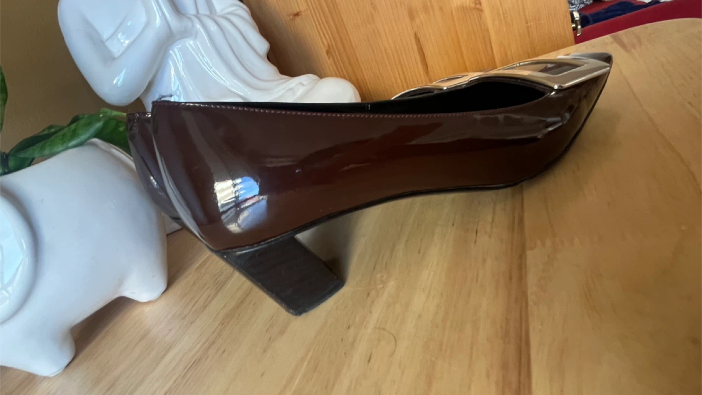 Roger Vivier Brown Patent Leather Pumps - photo 5