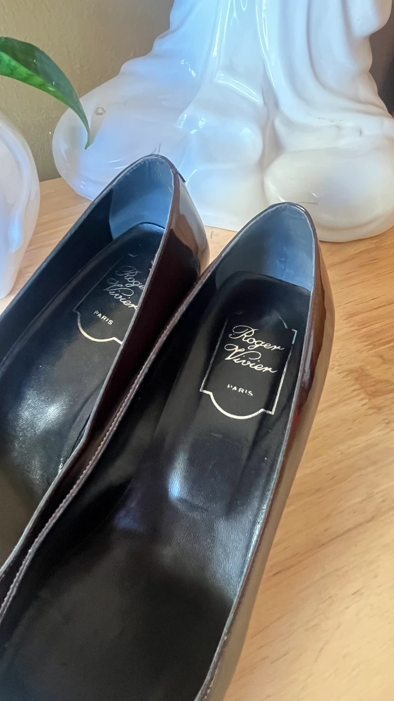 Roger Vivier Brown Patent Leather Pumps - photo 3