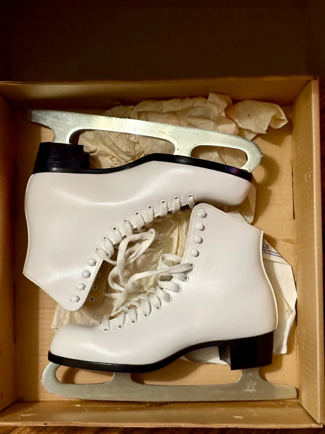 Vintage CCM Lynn Nightingale Ice Skates - Size 8 - photo 2