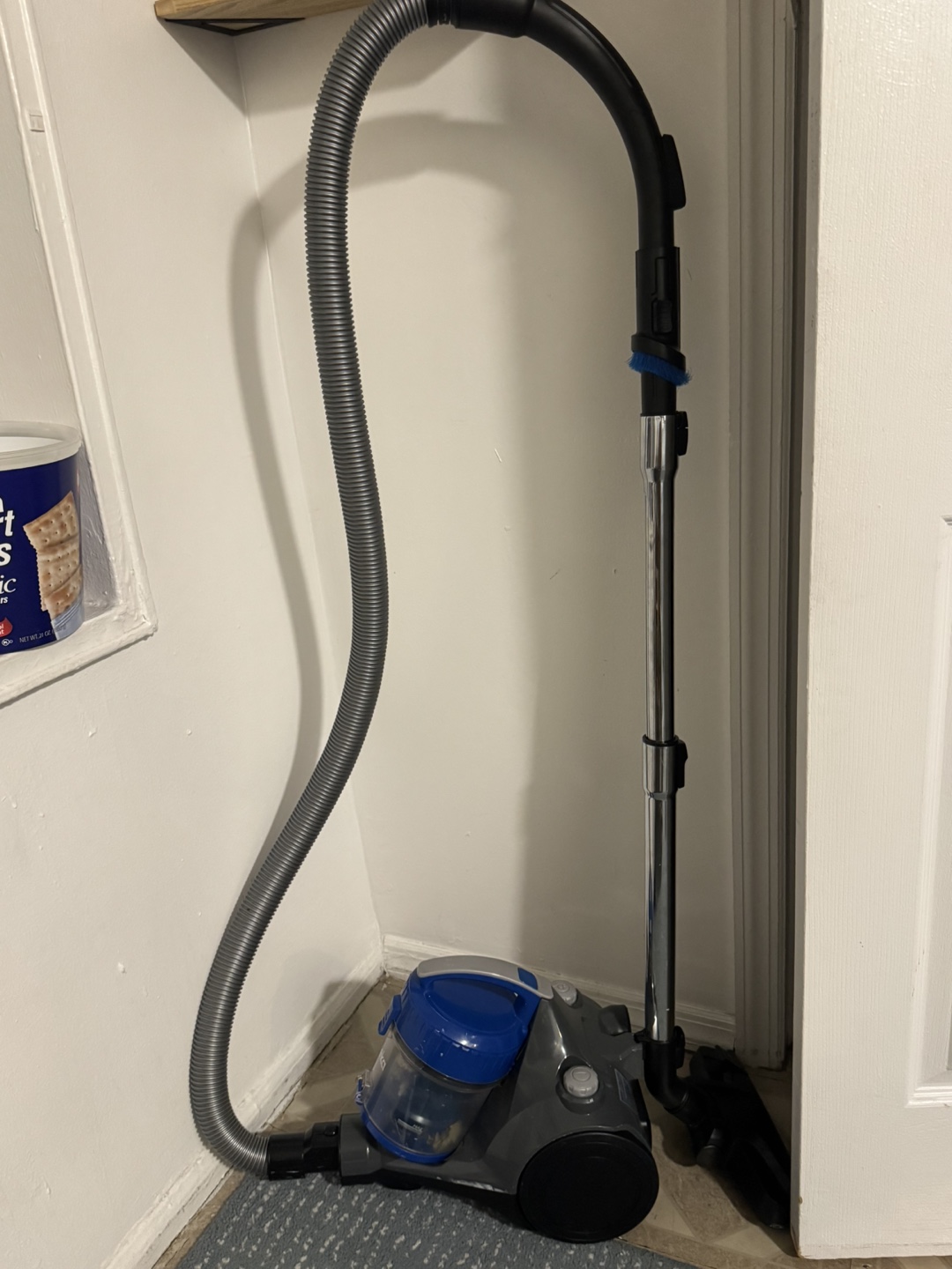 Eureka Lightweight Vacuum Cleaner - photo 2