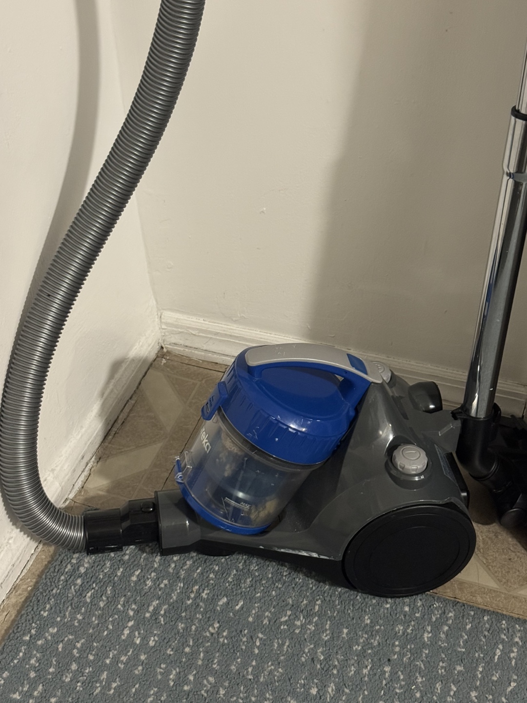Eureka Lightweight Vacuum Cleaner - photo 3