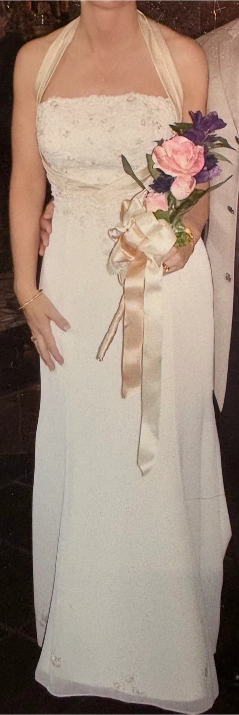 Cream wedding dress size 6-8 mermaid style NE Martindale - photo 2
