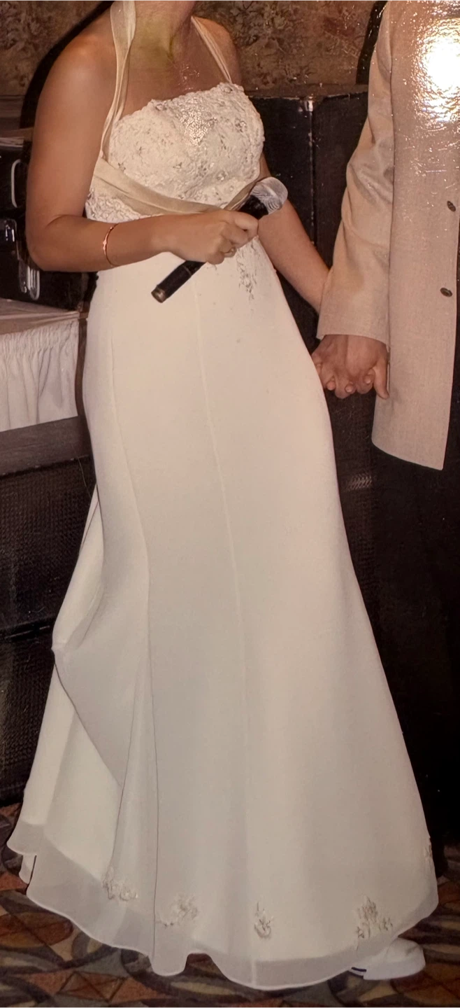 Cream wedding dress size 6-8 mermaid style NE Martindale - photo 3