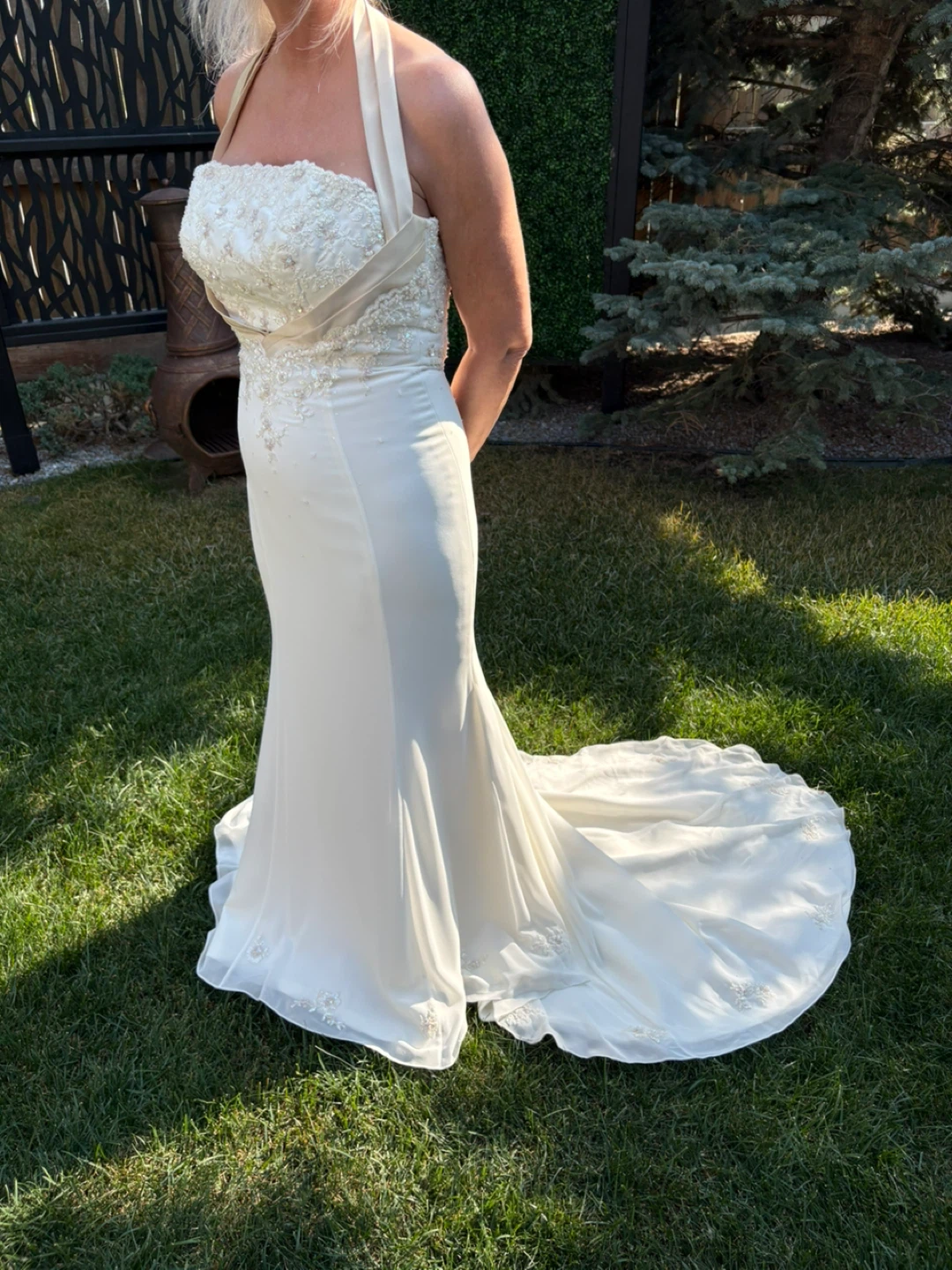 Cream wedding dress size 6-8 mermaid style NE Martindale - photo 4