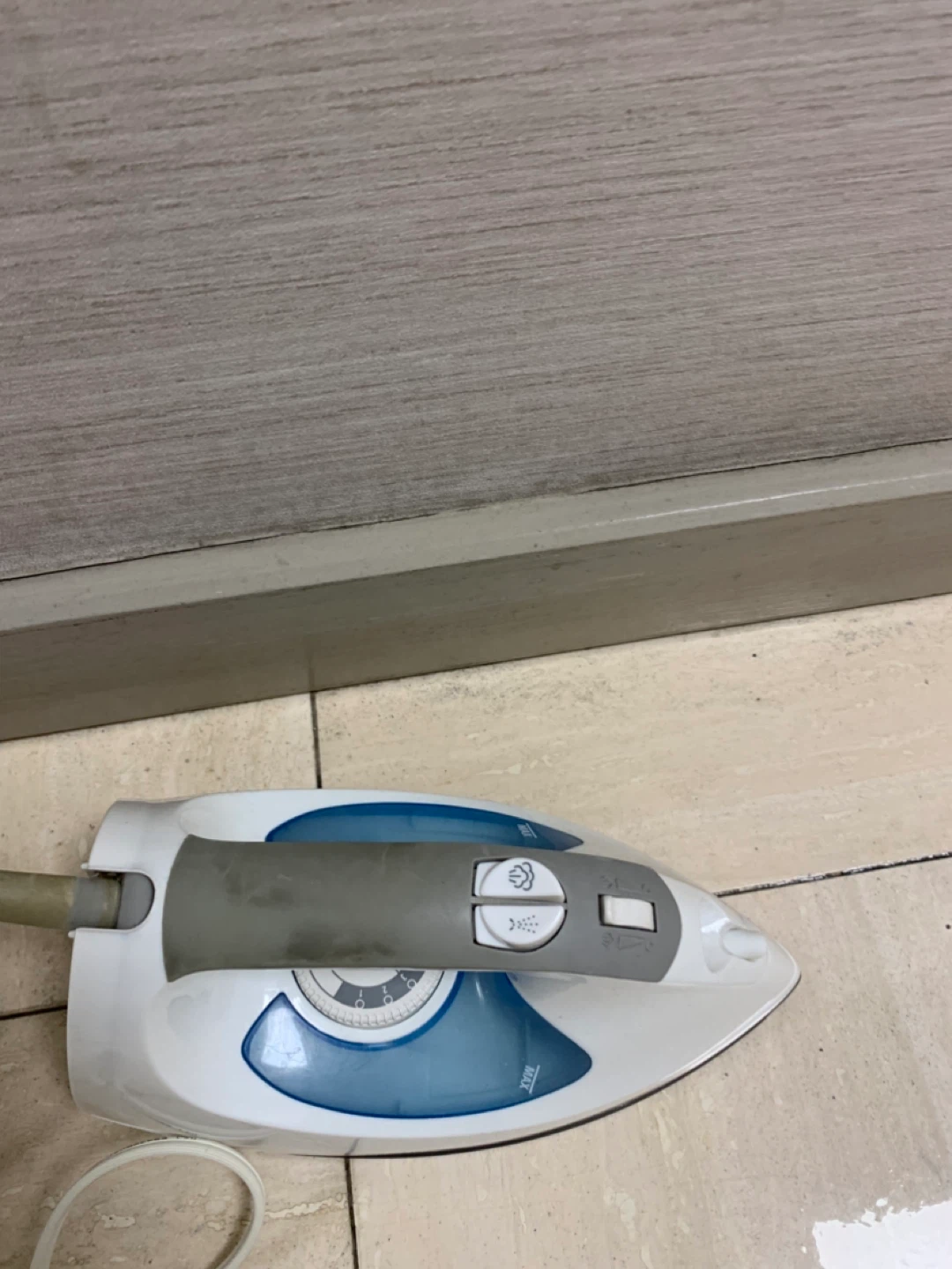 Steam Iron in White & Blue - photo 2