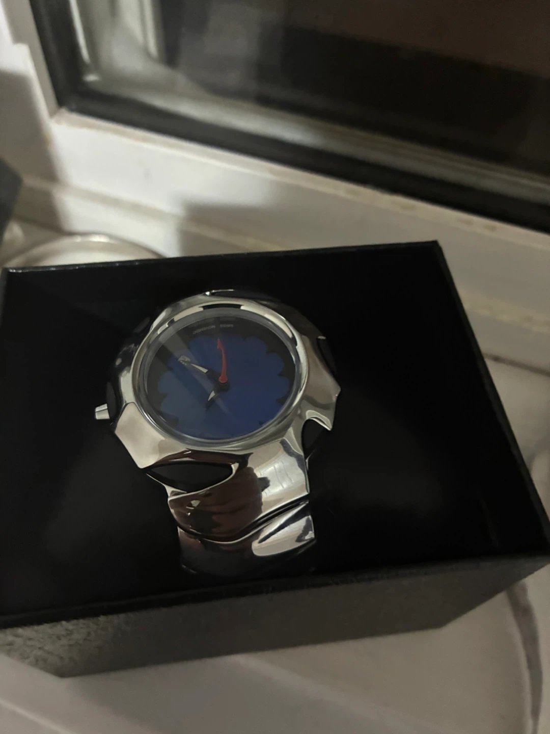 Y2K style sleek watch - photo 2
