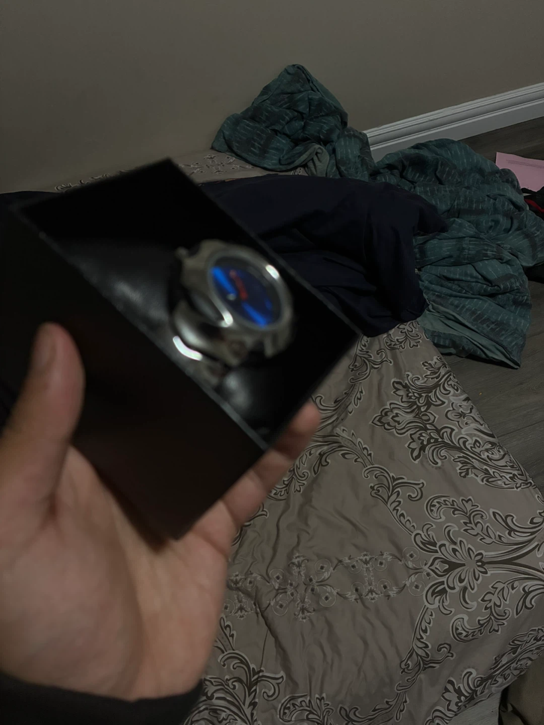 Y2K style sleek watch - photo 3