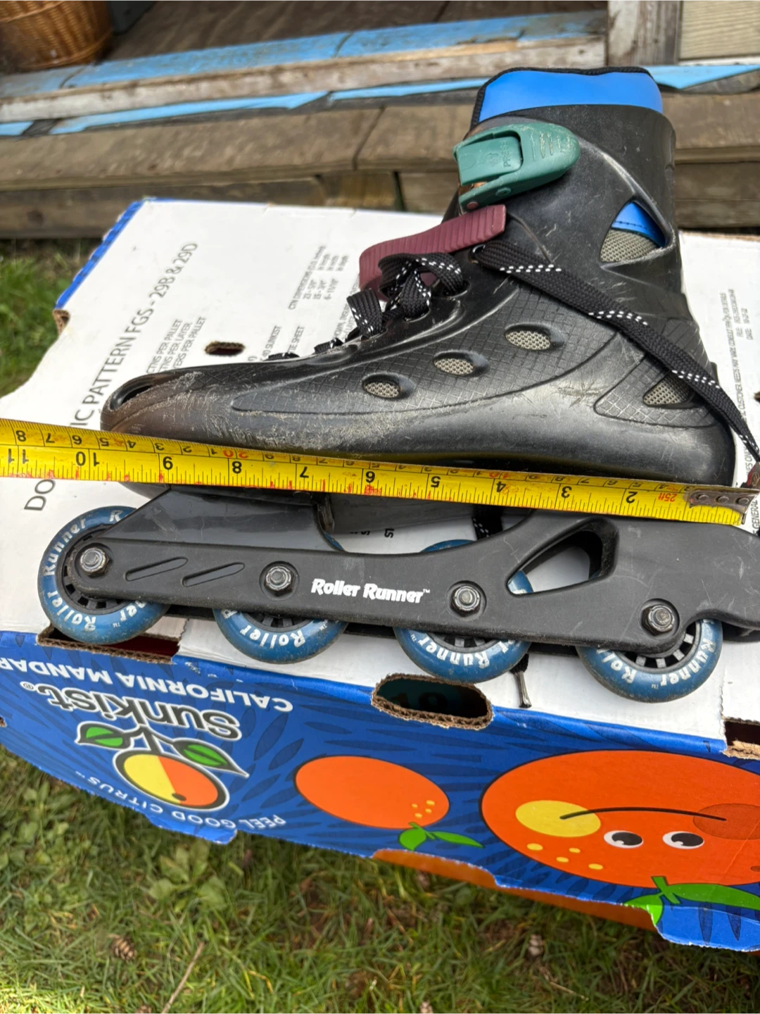 Roller Runner Inline Skates with Bauer Wrist Guards - photo 3
