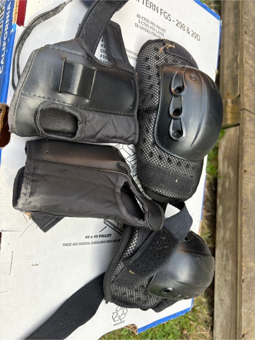 Roller Runner Inline Skates with Bauer Wrist Guards - photo 2