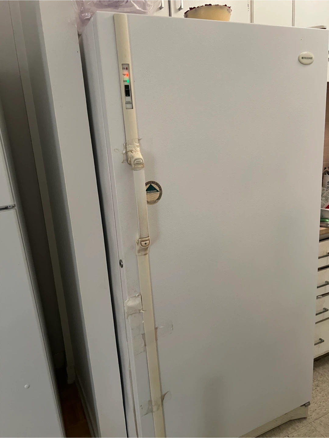 Frigidaire White freezer - photo 2