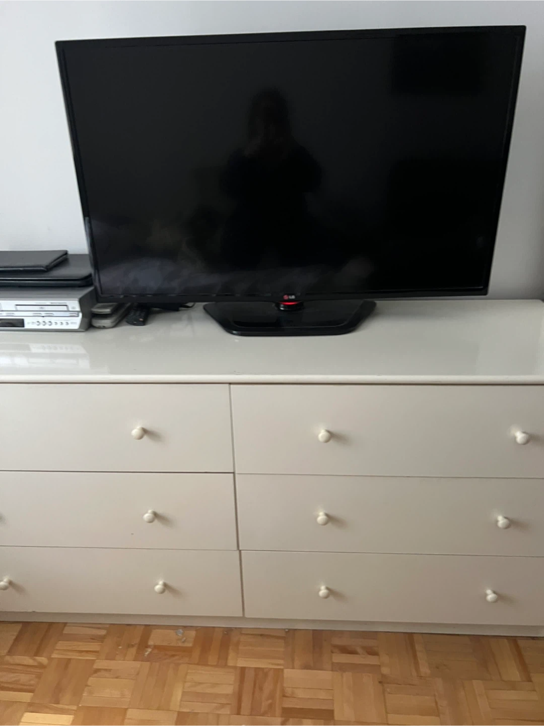 White 6-Drawer Dresser - photo 2