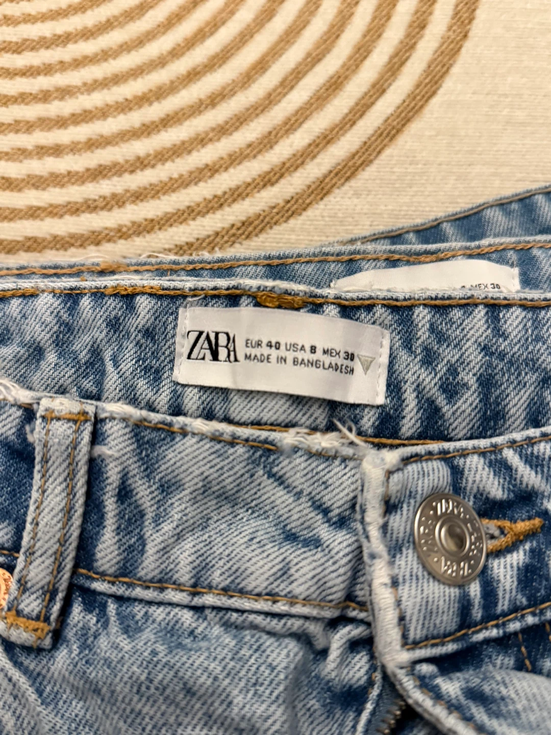 Zara Mom Fit Jeans - Size 40 (US 8) - photo 2