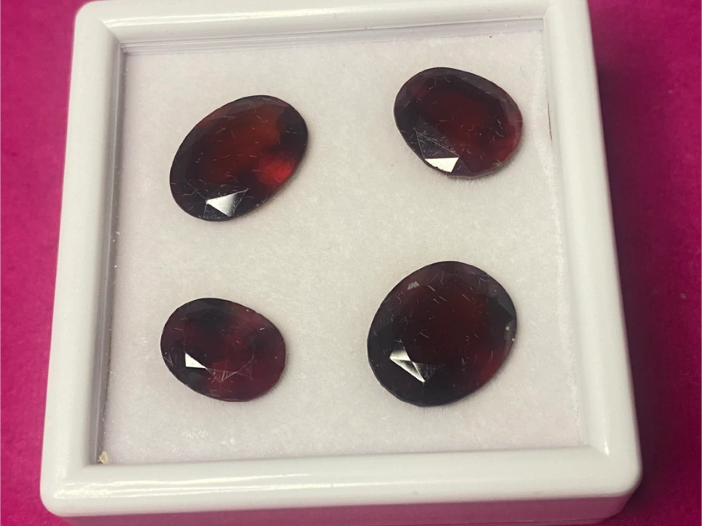 Garnets gemstone lot