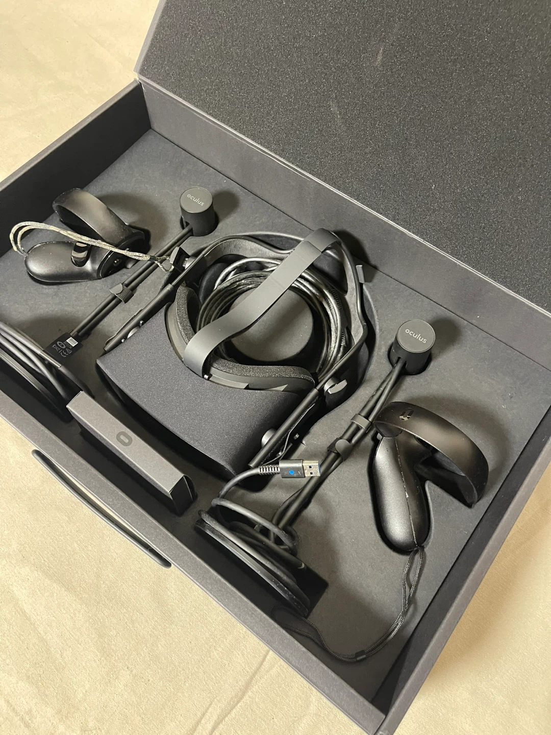Oculus Rift S VR Headset with Controllers - Black - photo 5