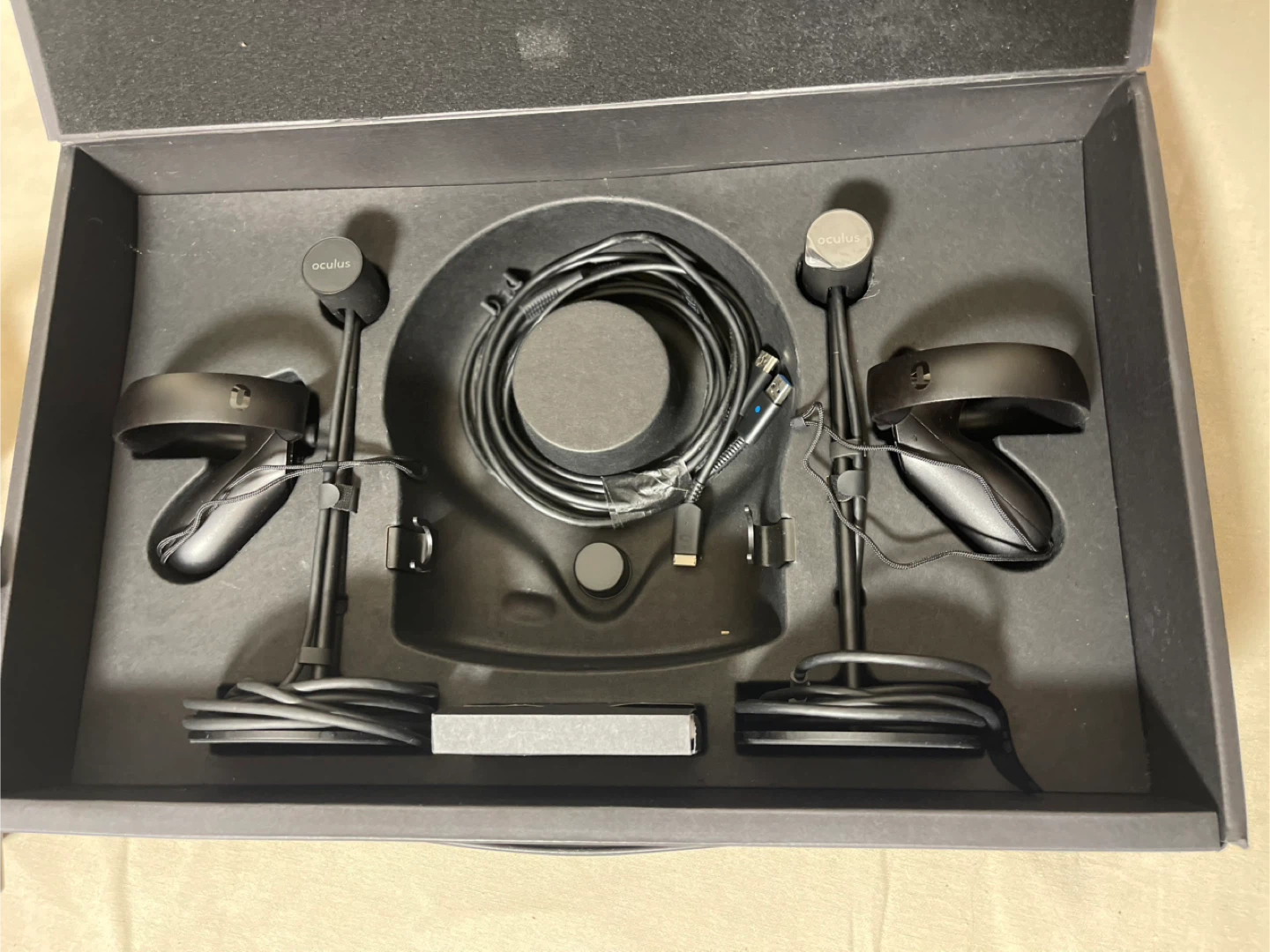 Oculus Rift S VR Headset with Controllers - Black