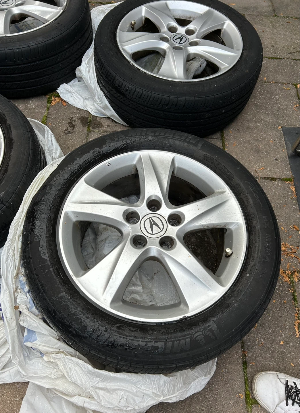 Acura Alloy Rims & Tires - 225/50R17 Michelin - photo 4