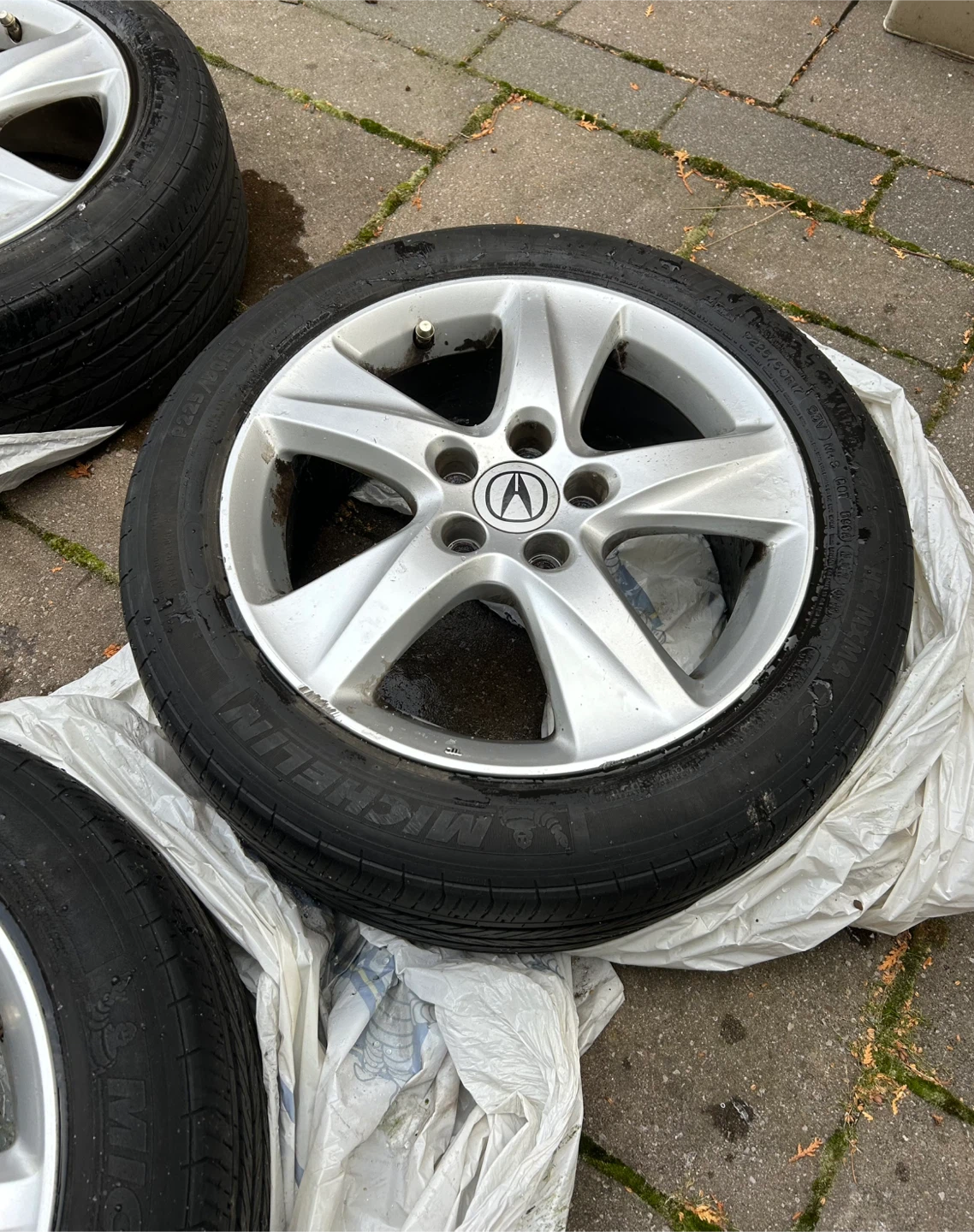 Acura Alloy Rims & Tires - 225/50R17 Michelin - photo 2