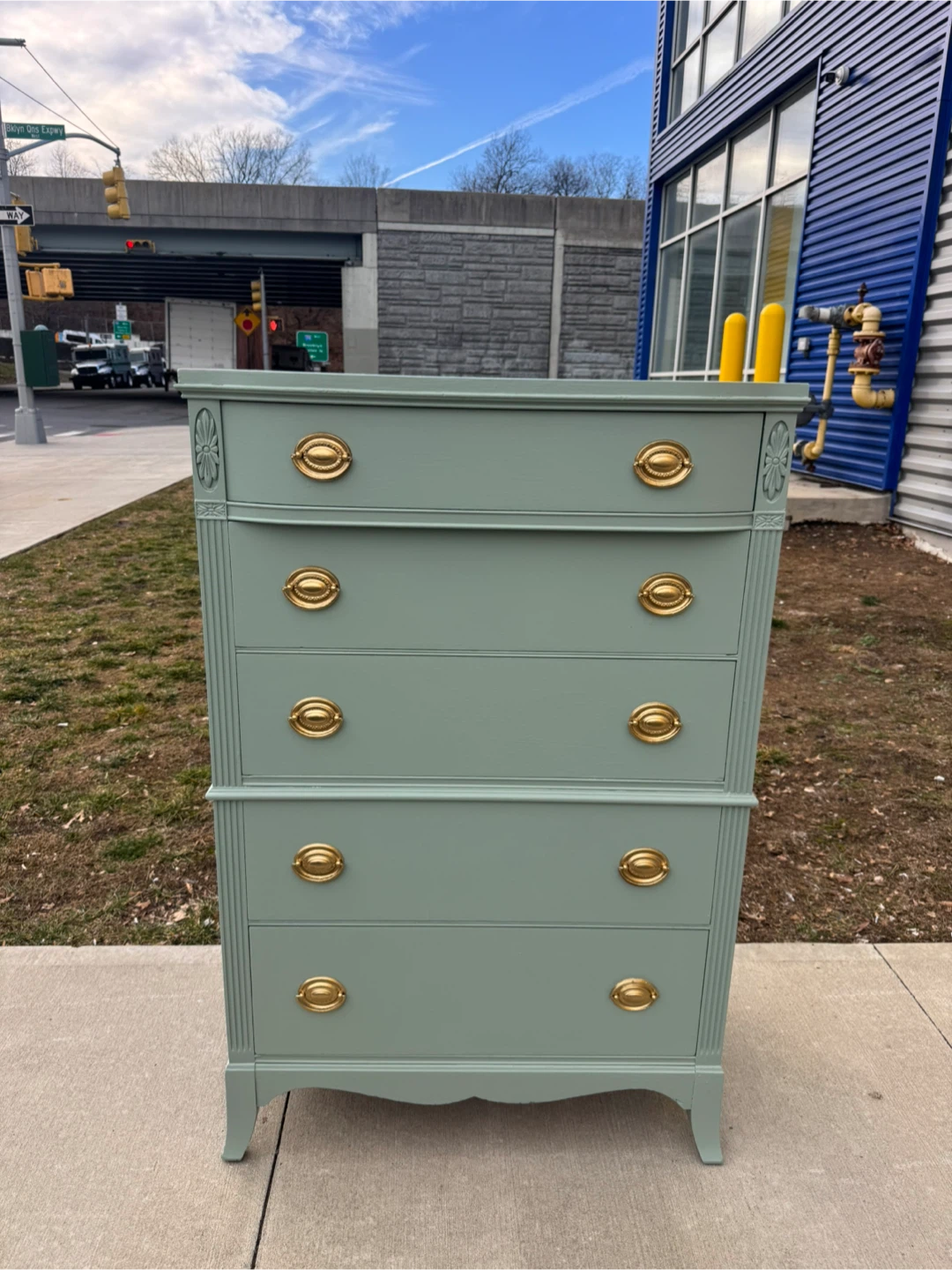 Free delivery dresser wood