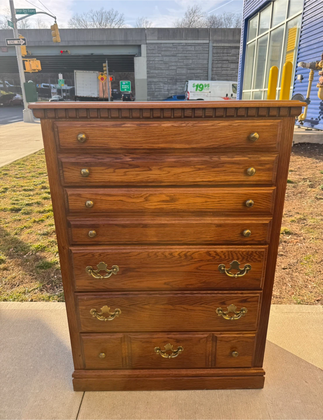Free delivery dresser