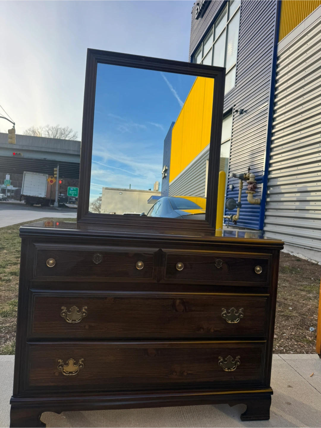 Free delivery dresser & mirorr - photo 2